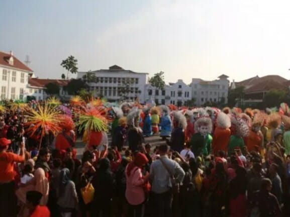 Memperingati HUT Ke 492 Kota Jakarta, Ribuan Masyarakat Nonton Parade Ondel ondel di Kota Tua Jakarta