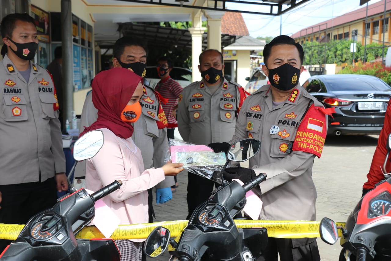 Nyambi Sebagai Penjual Kasur, Komplotan Curanmor Bersenpi Dibekuk Polresta Tangerang