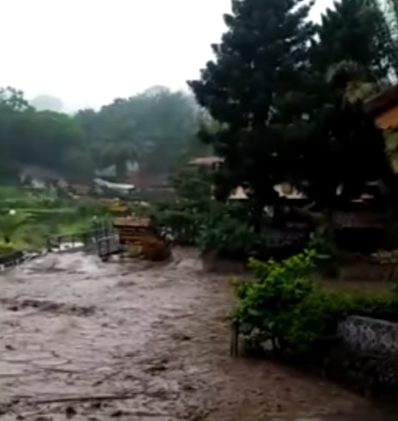 Banjir Bandang Terjang Gunung Mas Puncak Bogor,Tak Ada Korban Jiwa
