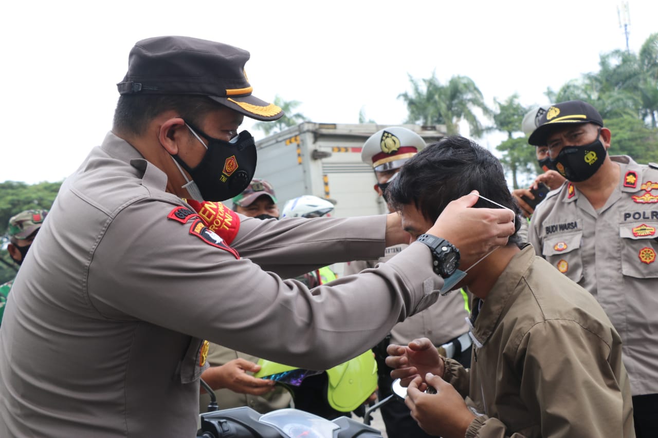 Polresta Tangerang, Pemkab, dan Kodim Tigaraksa Gelar Operasi Yustisi Serentak dan Bagikan 10.300 Masker