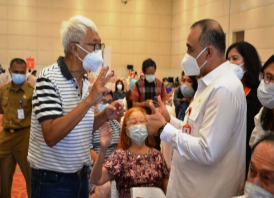 Bupati Tangerang  Pantau Pelaksanaan Vaksinasi Lansia di The Springs Club Sumarecon