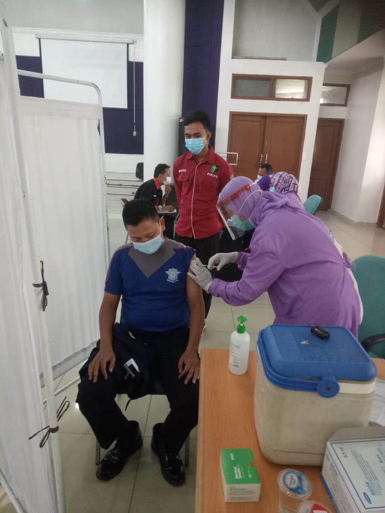 415 Personel, ASN, dan PHL Polresta Tangerang Telah di Vaksin