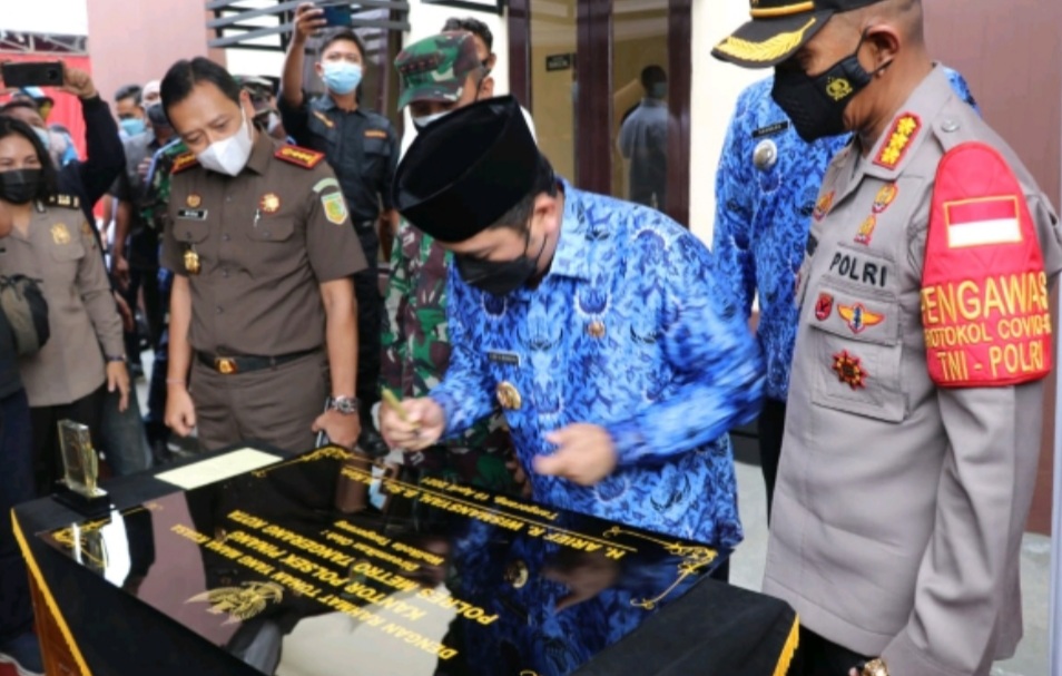 Wali Kota Tangerang Bersama Kapolres Metro Tangerang Kota  Meresmikan Kantor Polsek Pinang