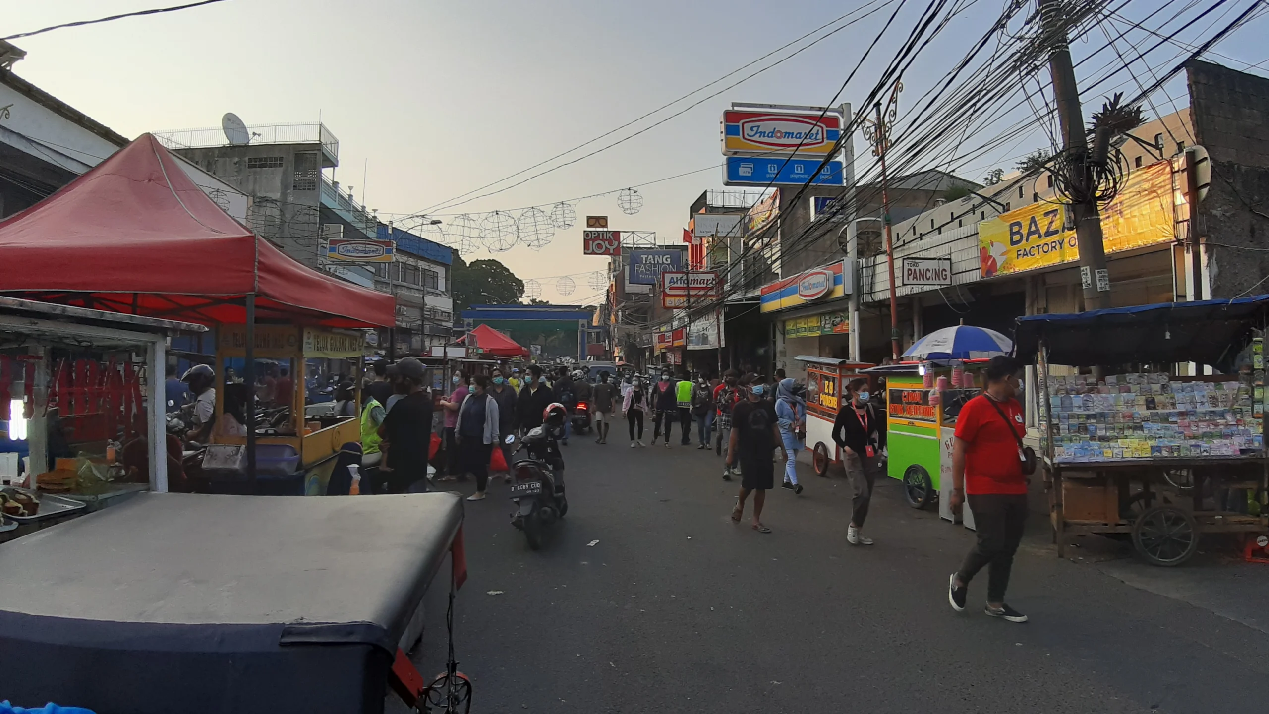 Asyiknya Memburu Takjil di Kawasan Pasar Lama Kota Tangerang