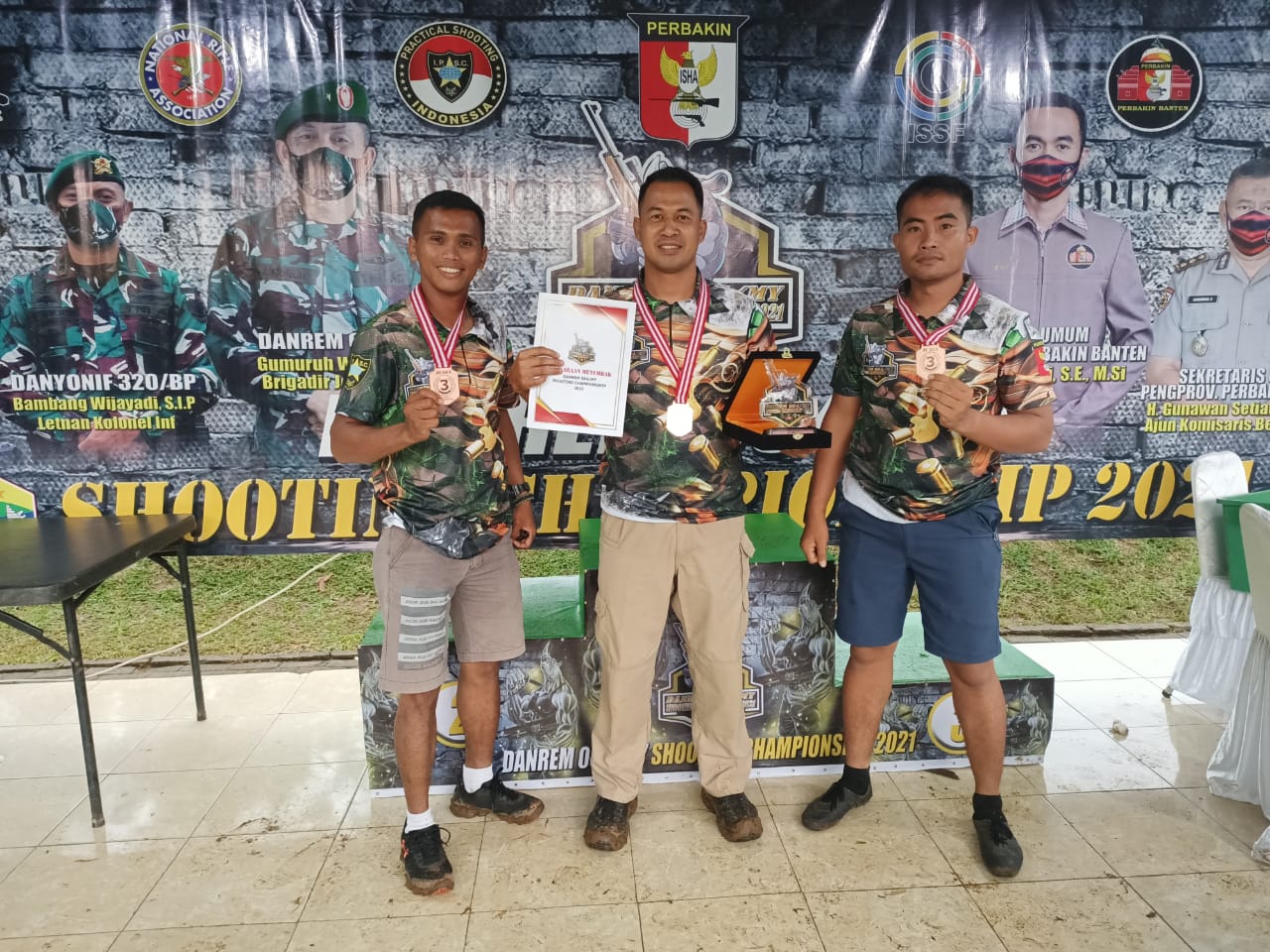 Lomba Menembak Danrem Cup, Tiga Personil Sat Brimob Polda Banten Raih Medali IPSC