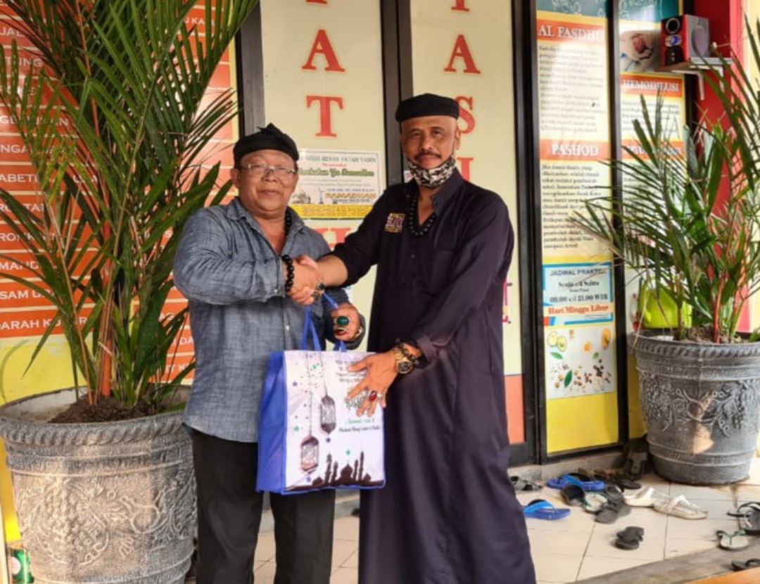 Yayasan Fatah Yasin Bagikan Ribuan Paket Sembako Jelang Idul Fitri 1442 H