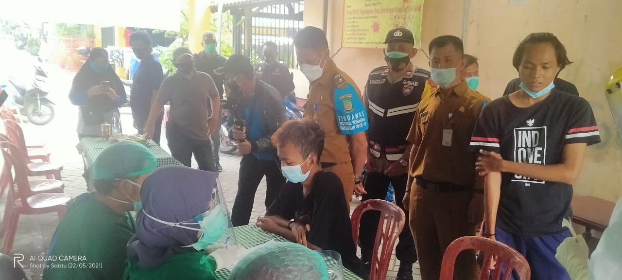 Polsek Jatiuwung bersama Tiga Pilar Gelar Rapid Test Di Wilayah Cibodasari