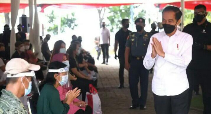 Presiden Jokowi Targetkan 100 Ribu Penyuntikan Dosis Vaksin per Hari di DKI Jakarta