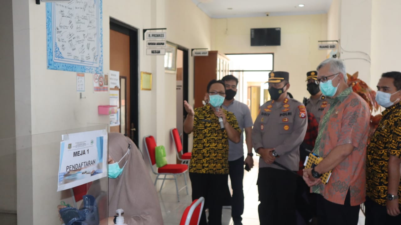 Kapolres Cilegon Polda Banten Semangati Tenaga Vaksinator Covid-19 di Kota Cilegon.