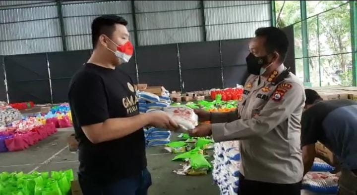 Polda Banten Terima Bantuan Beras Peduli Covid dari Gama Group Banten