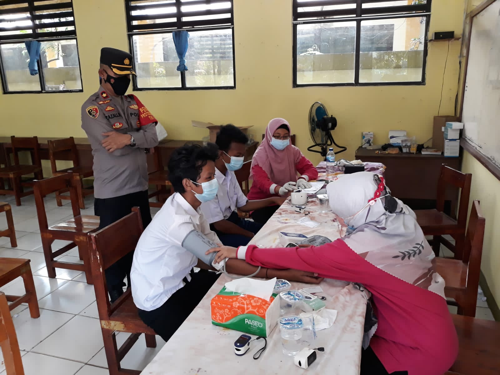 Kapolsek Jatiuwung Lakukan Pemantauan Vaksinasi Tahap 1 Khusus Pelajar Tingkat SMP