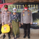 Polda Banten Bersama Alumni Akpol 93 Pesat Gatra Bagikan Ratusan Paket Sembako