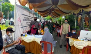 Sinergitas TNI-Polri dalam kegiatan pendampingan Vaksinasi di Citra raya