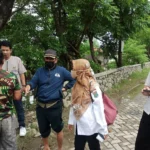 Dampak Banjir Paling Parah di Teluknaga, Dinsos Salurkan Bantuan di Desa Kebon Cau