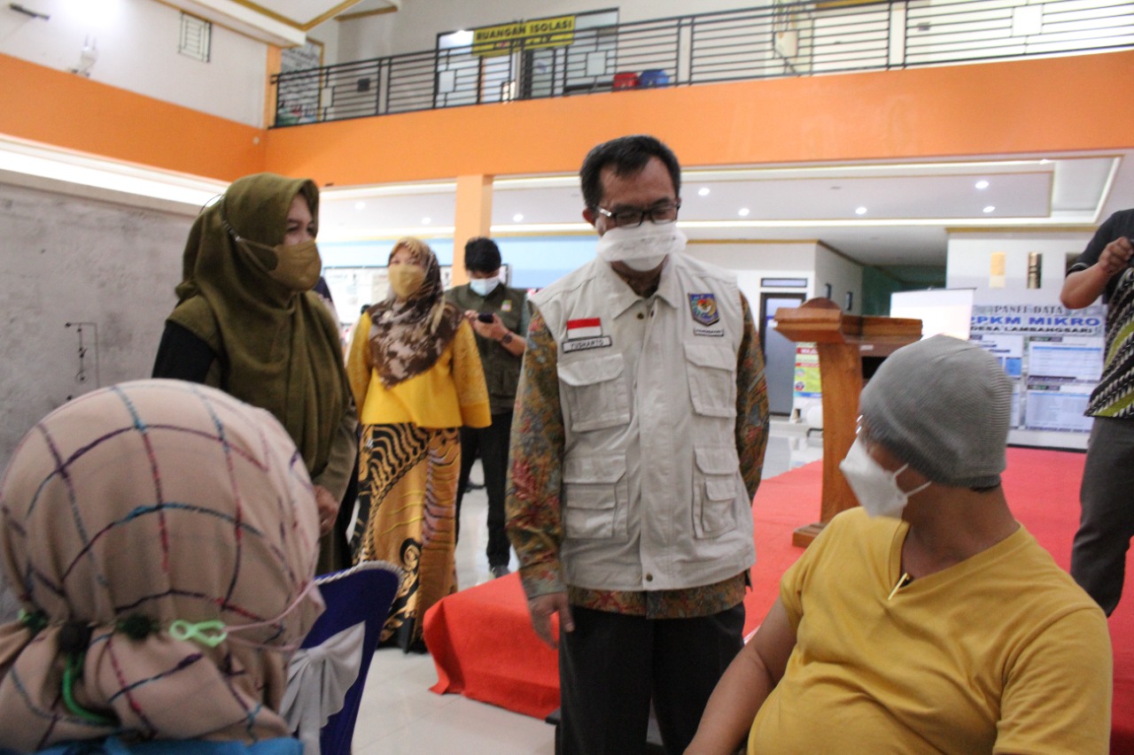 Dirjen Bina Pemdes Kemendagri Tinjau Vaksinasi Booster di Bekasi