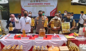 Polres Metro Tangerang Kota Berhasil Ungkap Praktek Curang Pengemasan dan Pemasangan Merk Migor Curah