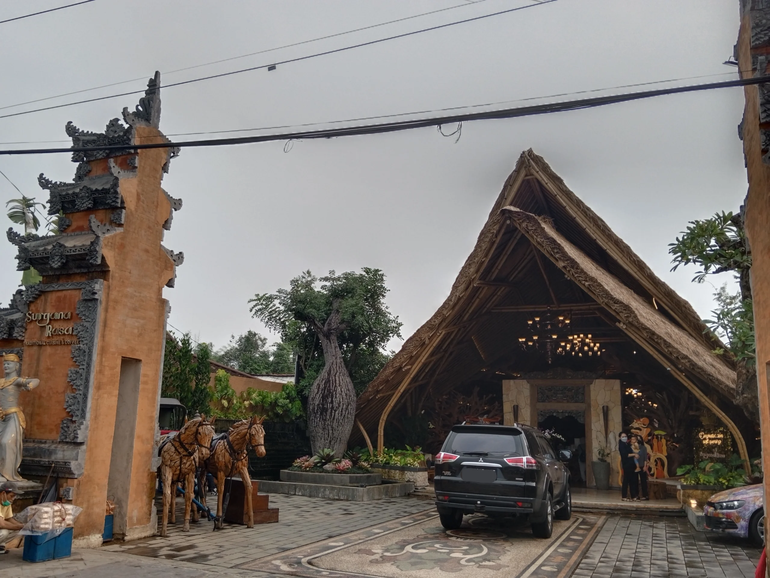 Surgana Rasa Rumah Makan Unik Bernuansa Alam yang ada di Tangerang